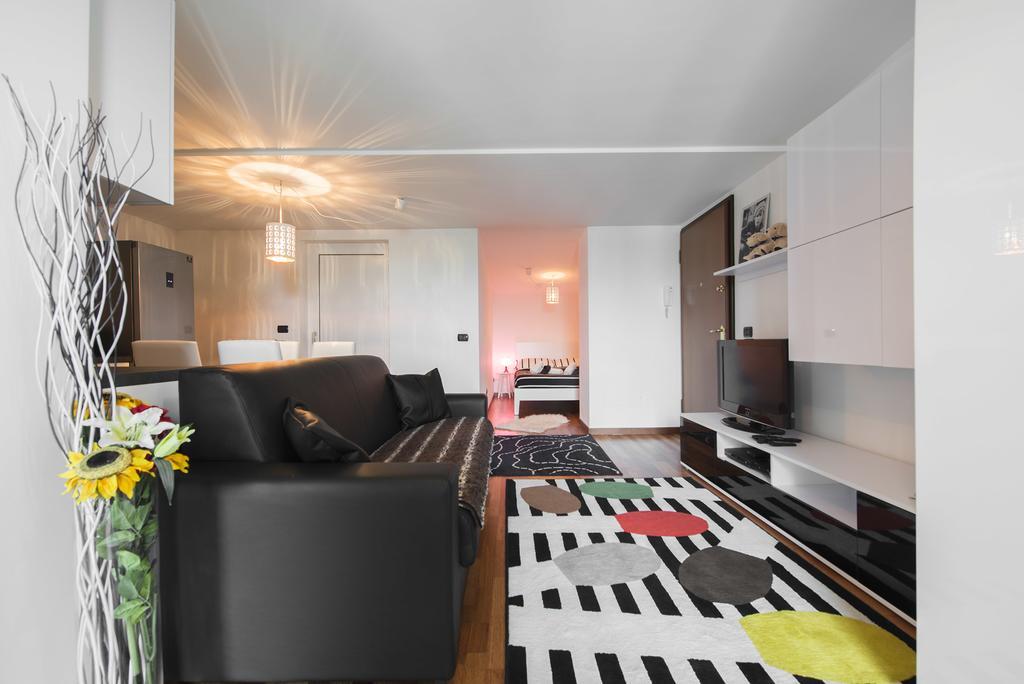 Ferienwohnung New Luxury Attic Santa Giulia Expo Mailand Exterior foto