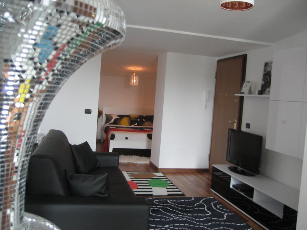 Ferienwohnung New Luxury Attic Santa Giulia Expo Mailand Zimmer foto